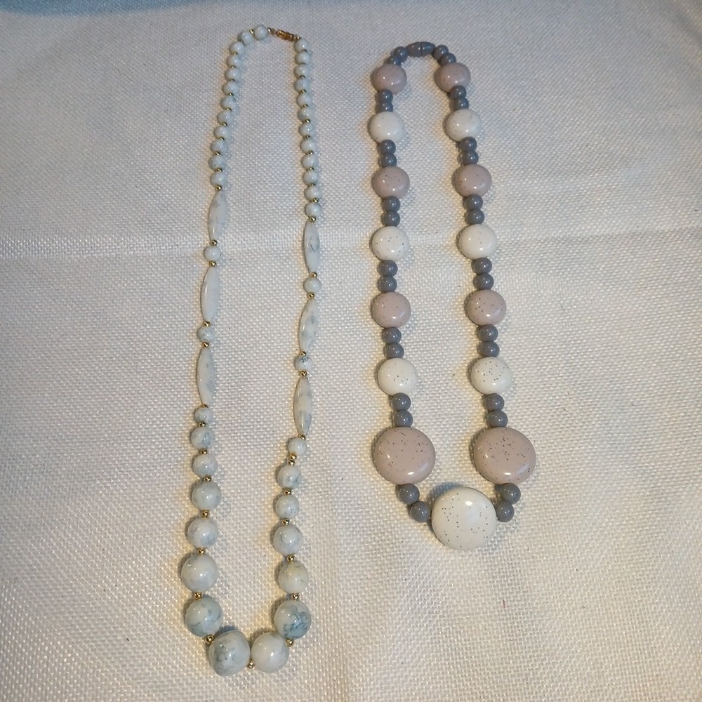Lot Of Two Lucite Necklaces Ivory Gray‎ Taupe With Twist Clasp Closure Vintage